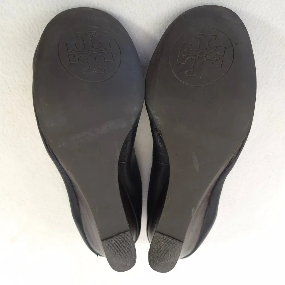 Tory Burch Sally Wedge Black Leather Gold Logo Medallion Pumps Heels 8.5